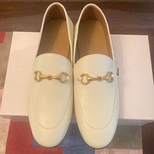 Kaitlyn Pan white leather loafers size 9. NWB
